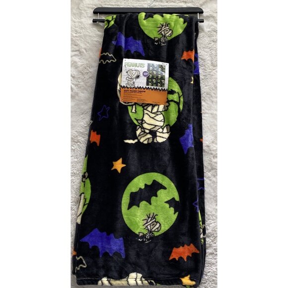 Peanuts Snoopy Woodstock Halloween Mummy Costume 50 x 70" Throw Blanket Bats NEW - Picture 1 of 13